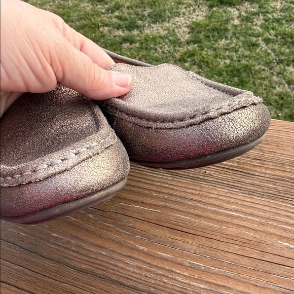 Vionic Gold Metallic Leather Debbie Loafers Size 7 - Picture 9 of 9